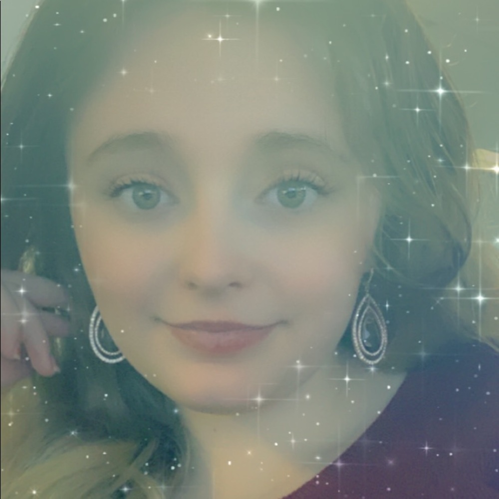 Meet your Posher, Abigail